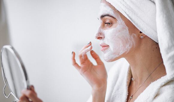 Jak pečovat o pleť bojující s akné?
