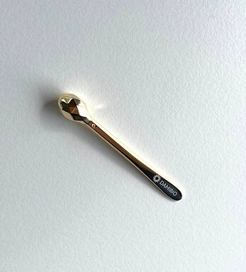 DAMIBIO masážní aplikátor na pleťové sérum Diamond žluté zlato v dárkové taštičce