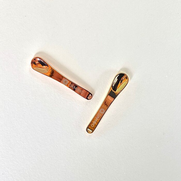 DAMIBIO Lžička na aplikaci krému v provedení žluté a růžové zlato